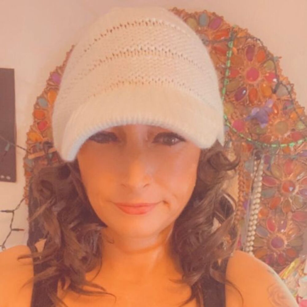💖3-$50 White knitted Newsboy Hat
Excellent Quality 
one size
Like new